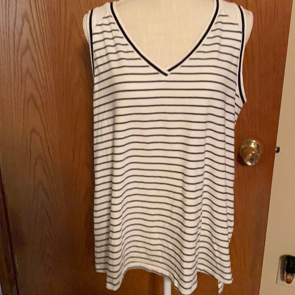 LIVI Active sleeveless top